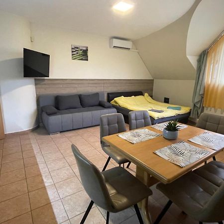 Künszler Apartmanház Zamárdi Exterior foto