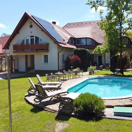 Künszler Apartmanház Zamárdi Exterior foto