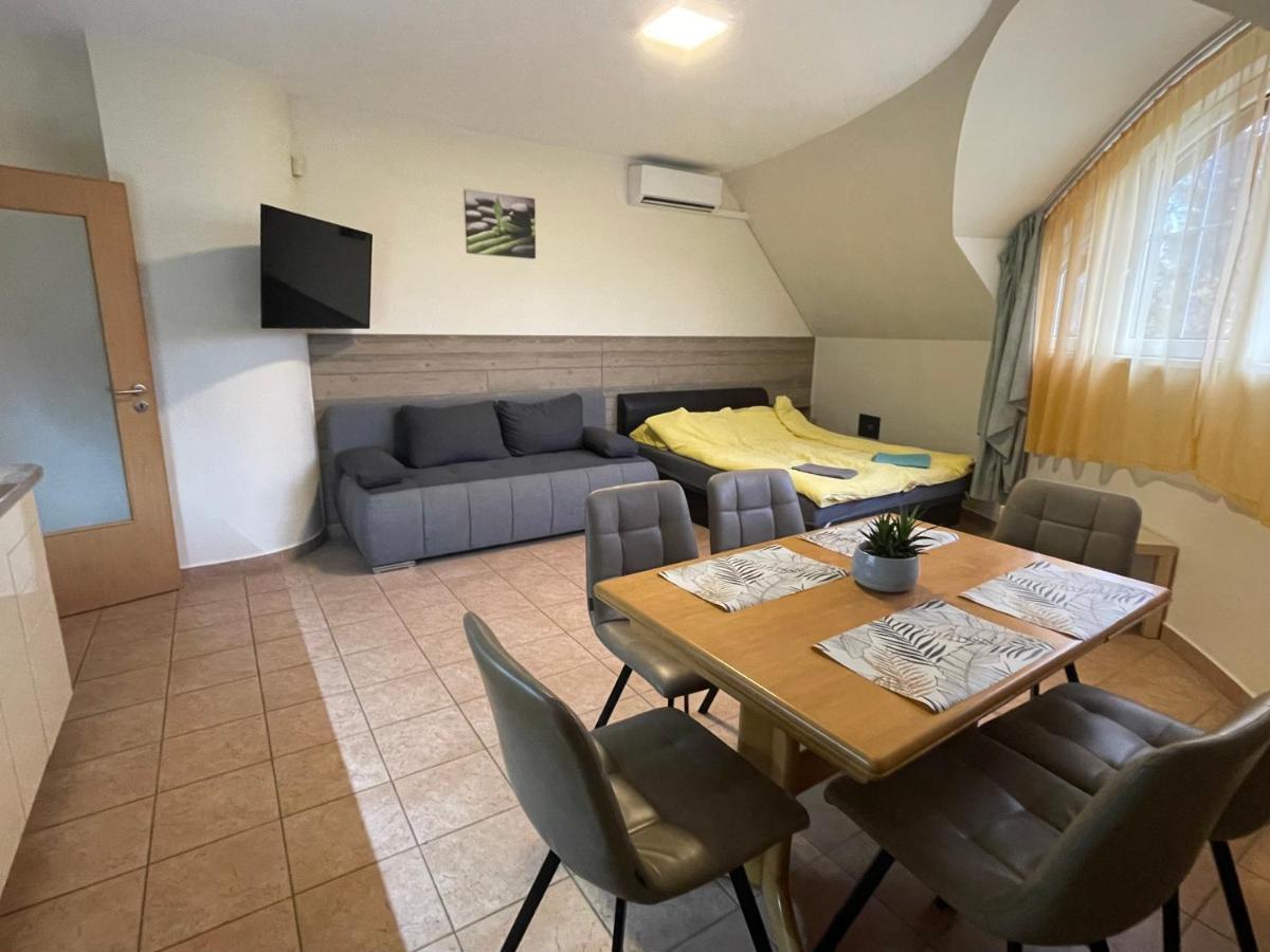 Künszler Apartmanház Zamárdi Exterior foto