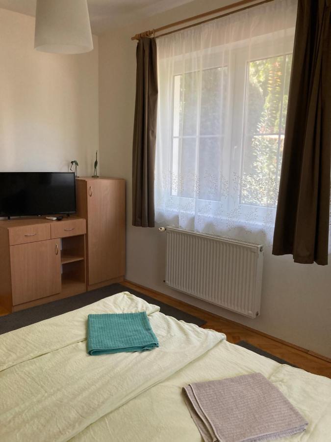 Künszler Apartmanház Zamárdi Exterior foto