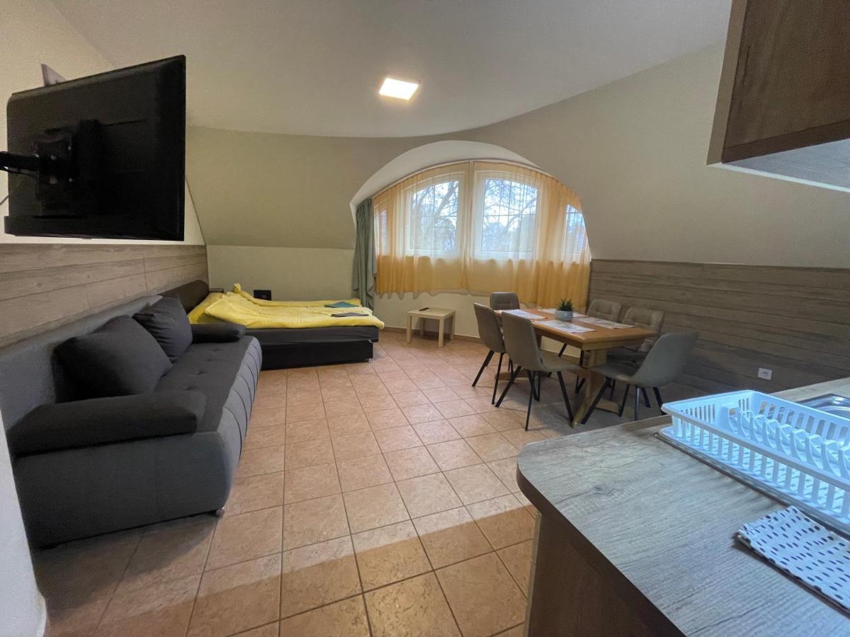 Künszler Apartmanház Zamárdi Exterior foto