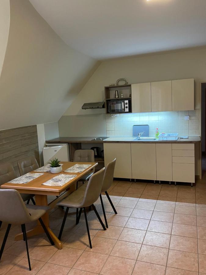 Künszler Apartmanház Zamárdi Exterior foto